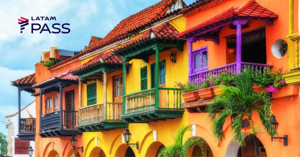 A LATAM liberou disponibilidade de ida e volta entre São Paulo e Cartagena por 28.639 milhas LATAM Pass mais taxas. Quem não tem milhas suficientes pode aproveitar a compra de pontos com até 65% de desconto e emitir a partir de R$ 701,65 mais taxas.

A rota sai de GRU para Cartagena via Bogotá em classe econômica, e a volta está disponível apenas para assinantes LATAM Pass. É uma chance forte para quem planeja uma viagem à Colômbia usando pontos ou uma compra turbinada de milhas.

Para gastos internacionais, Nomad e Wise podem facilitar a conversão de moeda e o uso de cartão no exterior. No Nomad, o código TWUSX2GB7T pode liberar vantagens na conta global.
