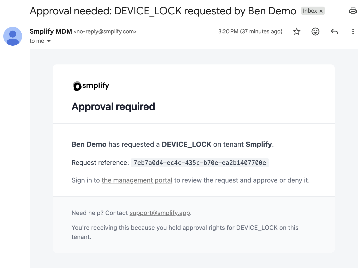 A Smplify lançou uma plataforma de gestão de dispositivos headless que funciona como um ponto de controle final entre agentes de IA e os dispositivos corporativos. Em vez de deixar um agente automatizado aplicar mudanças na velocidade da máquina, cada ação de risco pode ficar retida para aprovação humana, com registro de intenção e vínculo a uma política ou pessoa responsável.

O momento é urgente. Um relatório da OneTrust de 2026 sobre governança pronta para IA apontou que 87% das organizações incentivam o uso de agentes de IA, mas apenas 47% têm governança e controles claros. A Gartner prevê que 40% das empresas vão rebaixar ou desativar agentes autônomos de IA até 2027 depois que lacunas de governança causarem incidentes. A resposta da Smplify é unir automação via API/CLI a checkpoints auditáveis, para que o time de TI acelere sem entregar as chaves a um agente capaz de apagar milhares de notebooks antes que alguém perceba.