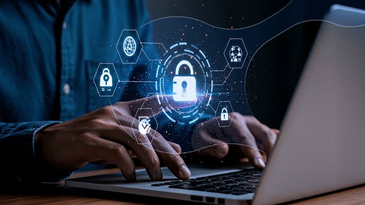 Um novo relatório da U.S.-China Economic and Security Review Commission mostra como a China está transformando informação bruta em ativo financeiro de verdade. Ao tratar os dados como quinto fator de produção, o país passou a permitir que empresas registrem bases de dados no balanço, usem esses ativos como garantia e até emitam títulos vinculados a eles — movimentando bilhões em valor digital antes invisível.

Para o Brasil, o momento é estratégico. Os projetos de lei 1.356/2026 e 5.960/2025 propõem unir infraestrutura de bolsas de dados a direitos reais do titular, garantindo que as pessoas participem da riqueza gerada pelas próprias informações. A ideia é transformar dados em capital sem transformar privacidade em mercadoria.