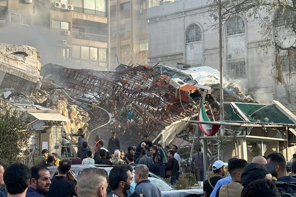 Carta aberta urgente expõe a verdade que o imperialismo tenta esconder: o Irã não começou esta guerra. Os Estados Unidos e Israel atacaram o país em fevereiro, bombardeando hospitais e escolas, enquanto a população iraniana resiste à agressão ilegal. Chega de falsa simetria entre o agressor e o agredido.

Com o Irã em vantagem estratégica e a pressão mundial contra o genocídio em Gaza, a solidariedade agora tem nome: fim da guerra, fim das sanções e recuo imediato dos EUA e de Israel. A esquerda precisa se posicionar ao lado do povo que resiste, não contra ele.
