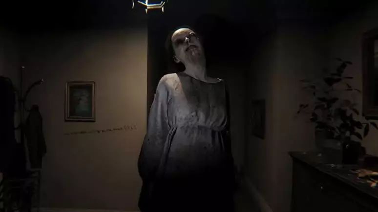 Após mais de 10 anos, P.T., a demo jogável que redefiniu o terror e servia de teaser para o cancelado Silent Hills, está de volta ao PC por meio de uma recompilação nativa feita por um fã. Diferente de emulação, o port usa os arquivos originais do PS4 e roda a 60 fps, com suporte a mouse e teclado, além de DLSS e FSR. É preciso ter sua própria cópia do jogo.

O retorno é uma vitória da preservação de jogos e um lembrete de como o cancelamento movido a lucros da Konami tirou dos jogadores um projeto visionário. Enquanto estúdios fecham e demitem desenvolvedores, iniciativas de fãs mantêm vivo o legado criativo. Baixe no GitHub e volte ao terror.