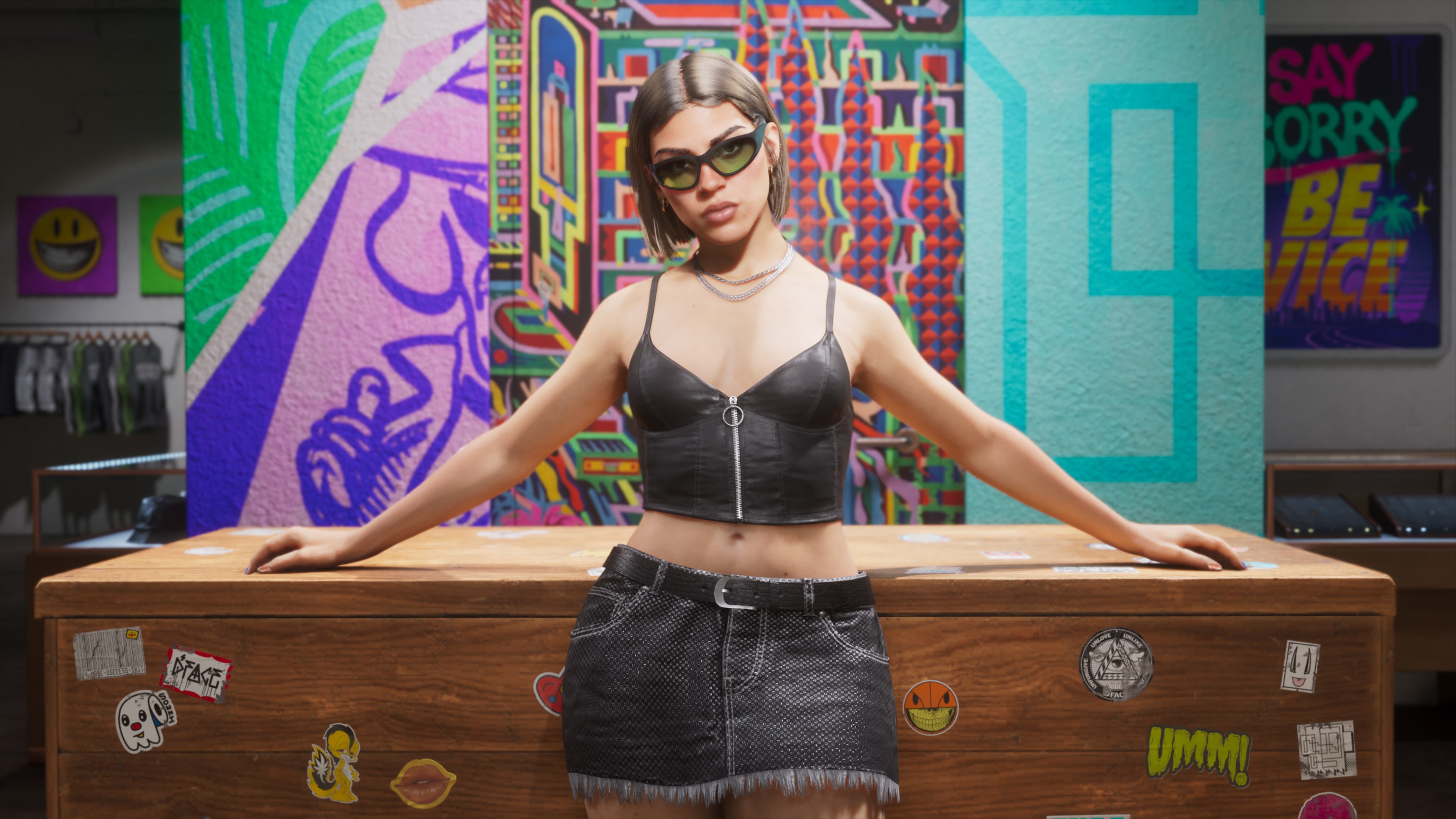A novela dos vazamentos de GTA 6 chegou a um novo e estranho patamar. O misterioso vazador conhecido como Cyberleek teria divulgado mais um vídeo de gameplay não autorizado, desta vez mostrando Lucia completamente nua, logo após a capitalização de mercado de sua própria memecoin ultrapassar a marca de quatro milhões de dólares.

Mas os fãs não estão convencidos. Jogadores atentos suspeitam que as imagens foram manipuladas com uma build de desenvolvedor ou cheats, já que os NPCs ao redor de Jason e Lucia não reagem à nudez e um tanque apareceu do nada em um clipe anterior. A Rockstar e a controladora Take-Two seguem caçando os responsáveis enquanto a campanha vira uma corrida descarada por dinheiro com cripto.

Real ou não, o episódio é um lembrete e tanto de como uma única invasão pode transformar um lançamento histórico em um circo de especulação, memecoins e notificações judiciais, arrastando uma franquia amada para uma briga que ela nunca pediu.