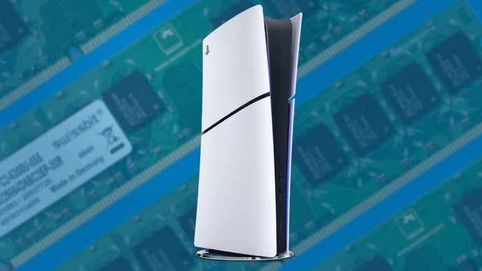 O mercado de consoles nos Estados Unidos está em queda livre, e os números são duros. O analista Mat Piscatella aponta que as vendas de hardware do Xbox caíram 33 por cento na comparação anual, enquanto as unidades de PlayStation recuaram 25 por cento, o menor patamar histórico para o Xbox e o pior resultado do PlayStation desde 2013. O preço médio de um Xbox novo chegou a 529 dólares e o de um PlayStation a 597 dólares, os maiores já registrados no país. Nas palavras do próprio analista, o mercado não estava em posição tão precária desde o início dos anos 80, pouco antes do colapso da indústria.

O vilão não é a falta de interesse do público, e sim a escassez de memória provocada por data centres de inteligência artificial consumindo a produção de RAM. Com componentes raros e caros, as fabricantes repassam a conta para quem joga em vez de absorver o custo, e executivos admitem que os preços de armazenamento podem chegar a cinco vezes o valor de dois anos atrás, com escassez prevista até pelo menos 2028. Grand Theft Auto 6 pode aliviar o cenário no mês que vem, mas só se as pessoas conseguirem pagar pelo hardware e encontrá-lo nas prateleiras.

É o que acontece quando uma indústria prioriza margens de curto prazo e data centres inflados pela hype de IA em vez das pessoas que compram seus produtos. Empurrar consoles para preços de artigo de luxo em meio a uma crise de custo de vida não é estratégia, é um auto-sabotagem em câmera lenta que pune justamente o público que mantém o meio vivo.