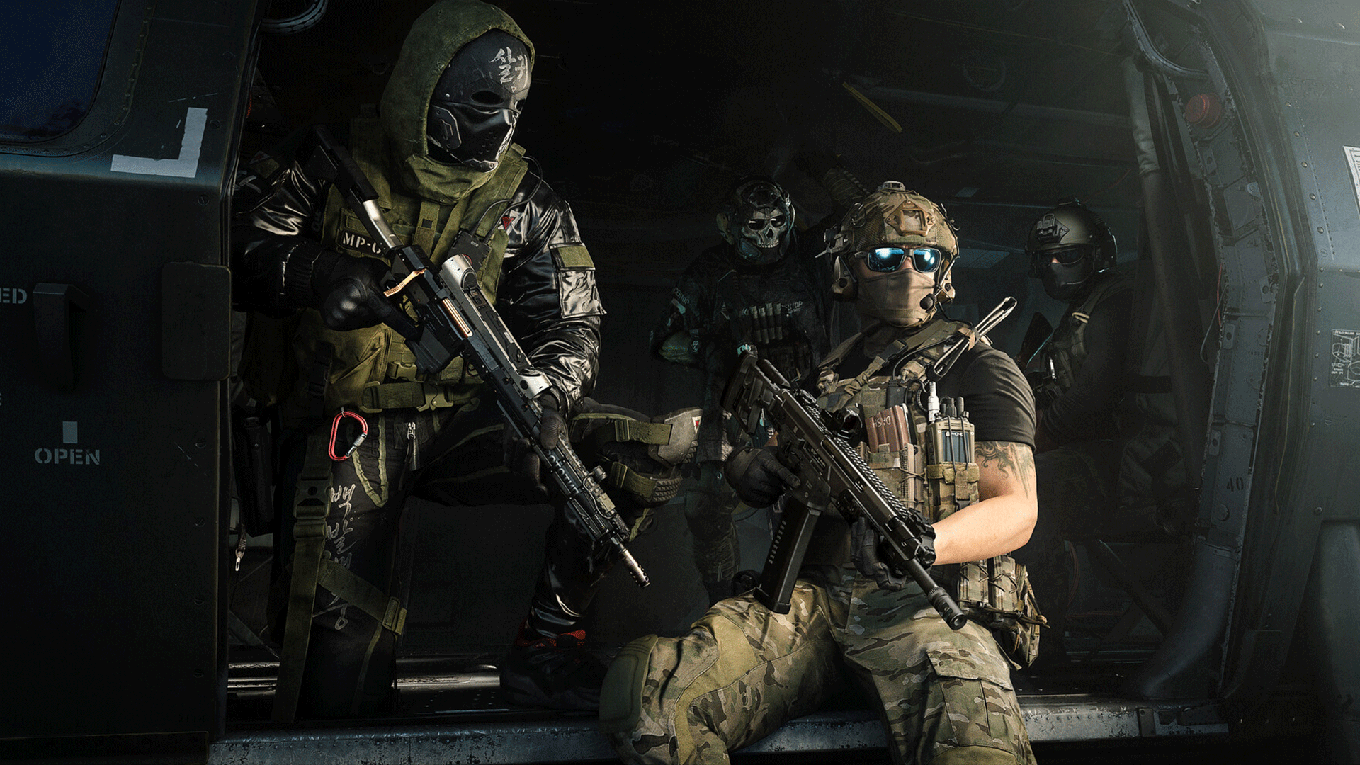 A Activision finalmente abriu o jogo sobre uma das ferramentas mais polêmicas do multiplayer moderno: o shadow ban. Segundo a própria liderança do anti-cheat do estúdio, jogadores marcados como suspeitos de trapaça são silenciosamente jogados em pools separadas de matchmaking em vez de serem removidos de vez, uma tática pensada para coletar mais dados e não entregar pistas aos criadores de cheats.

A lógica é simples no papel e confusa na prática. O shadow ban permite que a equipe de segurança observe o comportamento do software detectado, reúna evidências contra vendedores de cheat e evite dar a eles um mapa público do próximo contorno. Mas também significa que jogadores inocentes podem desaparecer em lobbies cheios de outras contas sinalizadas, sem explicação clara nem caminho de recurso, um limbo frustrante que alimenta a raiva da comunidade há anos.

É um lembrete de que a confiança no mundo dos games se constrói com transparência, não com punição silenciosa. Jogadores merecem comunicação clara e um processo de revisão justo, e os desenvolvedores que constroem e mantêm esses sistemas merecem investimento real em vez do ciclo infinito de crunch e demissões que segue esvaziando os estúdios que fazem os jogos que amamos.