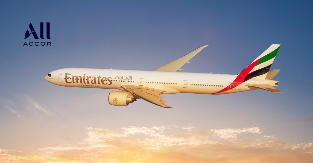 O Emirates Skywards transformou uma transferência comum de pontos em uma oferta realmente atraente: cada conversão do ALL Accor agora rende 25% de bônus, elevando 4.000 pontos Reward para 2.500 milhas Skywards em vez das 2.000 habituais. A janela vai até 30 de novembro de 2026, então o relógio já está correndo.

Para o viajante brasileiro, essa segue sendo uma das poucas rotas realistas para o Skywards, um programa difícil de alimentar por aqui. As conversões acontecem em lotes fixos de 4.000 pontos Reward, precisam ser feitas pela conta ALL Accor e podem levar até seis semanas para serem creditadas.

Vale o alerta: as transferências são definitivas, não podem ser canceladas e as milhas bônus não contam para qualificação de categoria elite. Ainda assim, para quem tem saldo parado e nenhuma hospedagem marcada, um reforço de 25% é uma oportunidade rara de extrair mais valor de pontos que ficariam encostados.