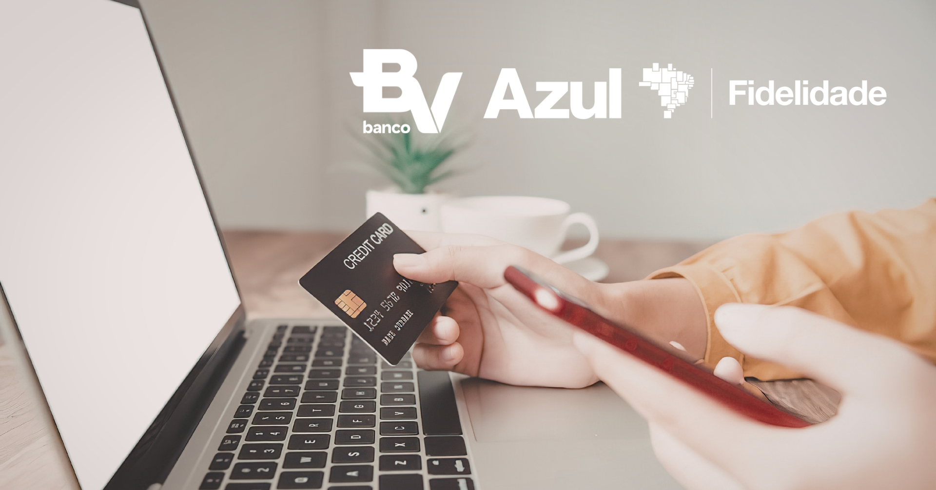 O Azul Fidelidade está com uma transferência bonificada que pode turbinar sua próxima viagem. Até 19 de outubro de 2026, é possível ganhar até 70% de bônus ao transferir pontos do Banco BV, além de até 30% adicionais para assinantes elegíveis do Clube Azul. Quem faz a primeira transferência do banco ainda recebe 2.000 pontos extras.

O percentual extra para assinantes varia conforme o tempo de clube: 5% após seis meses, chegando a 30% para quem está há cinco anos ou mais. O limite é de 100.000 pontos bônus por ano, e os pontos caem na conta em até 15 dias úteis após o fim da campanha.

Confira a página oficial da oferta, faça o cadastro e transfira antes do prazo. É uma promoção com regras claras de elegibilidade, teto anual e validade curta, então leia o regulamento completo antes de movimentar seus pontos.