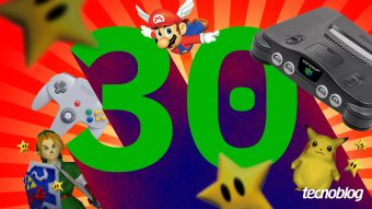 O Nintendo 64 acaba de completar 30 anos, e poucos consoles deixaram uma marca tão profunda nos games. Quando chegou ao Brasil em 29 de setembro de 1996, ele trouxe o controle analógico já na caixa, tecnologia de 64 bits de verdade e mundos 3D com correção de perspectiva que faziam qualquer jogador se inclinar de admiração. Foi nele que jogamos The Legend of Zelda: Ocarina of Time, Super Mario 64, Mario Kart 64 e GoldenEye 007, clássicos que muita gente ainda rejoga até hoje.

Com mais de 33 milhões de unidades vendidas no mundo antes de ser descontinuado em 2002, o N64 carregava um visual inconfundível dos anos 1990, das carcaças translúcidas às quatro entradas de controle feitas para o multiplayer em tela dividida. A polêmica decisão da Nintendo de manter os cartuchos em vez de CDs deixou os carregamentos quase instantâneos, mesmo com as rivais apostando no disco. Assoprar a fita e chamar a galera para maratonar no fim de semana virou ritual de uma geração.

Três décadas depois, o N64 é um lembrete do que os games podem ser quando criatividade e capricho vêm primeiro. Enquanto a indústria atual atravessa demissões em massa e fechamentos de estúdios movidos só por lucro, aquela era dourada deveria nos empurrar a exigir mais para os desenvolvedores que fazem a mágica acontecer. Celebrar essa data não é só nostalgia, é um chamado para proteger as pessoas e as ideias que mantêm vivos os mundos que amamos.