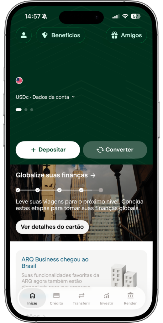 O ARQ está mudando a forma de investir em dólar com uma estrutura de custos bem enxuta. A conversão de reais para dólares digitais tem taxa fixa de 0,5%, e investir em ações e ETFs listados nos EUA adiciona apenas 0,2% de corretagem — sem surpresas escondidas e sem spreads abusivos.

Além disso, a plataforma remunera o saldo em dólar com até 4,5% ao ano, e o plano gratuito já garante 2% ao ano. Quer diversificar o patrimônio no exterior? Confira todos os custos e veja como rentabilizar cada dólar investido.