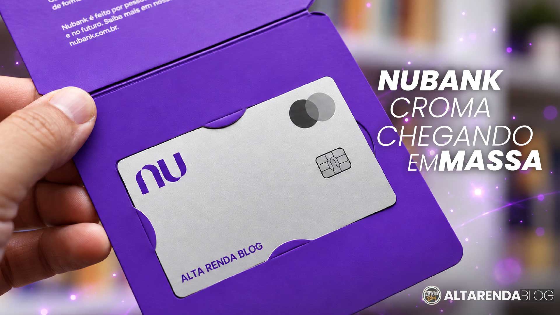 O Nubank Croma começou a chegar em massa aos clientes do roxinho e promete transformar os gastos do dia a dia em dinheiro de volta. O novo segmento é voltado para quem tem renda a partir de R$ 5 mil por mês e reúne cartão Mastercard Platinum, cashback, investimentos turbinados e benefícios de entretenimento.

São 0,8% de cashback em todas as compras no crédito e 5% em mais de 25 assinaturas digitais, com opção de converter o retorno em desconto na fatura, dinheiro na conta ou milhas na LATAM Pass, Smiles, Azul e Livelo. A mensalidade de R$ 39 fica de graça para quem gasta R$ 4 mil por mês no cartão ou mantém R$ 30 mil no Nubank.

O pacote ainda traz Caixinha Turbo rendendo 120% do CDI, HBO Max a partir de R$ 4,90, NuTag sem mensalidade e seis meses de ChatGPT Go. O Nubank+ será descontinuado, e quem já era cliente migra sem perder os benefícios.