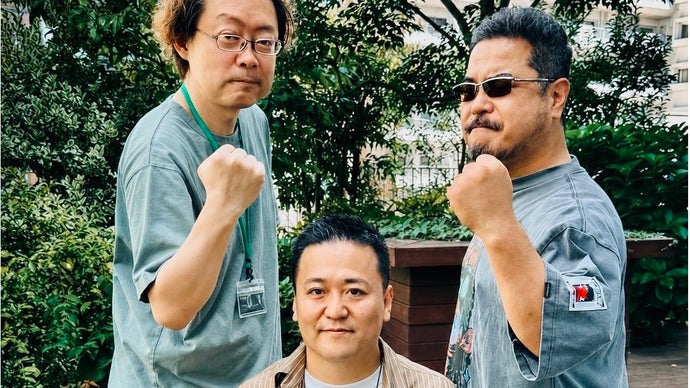 O diretor de Tekken 8, Kohei Ikeda, está se reunindo com Katsuhiro Harada no VS Studio, o novo estúdio liderado pelo lendário produtor de Tekken. Ikeda anunciou a mudança nas redes sociais e afirmou que trabalhar novamente com dois ex-chefes é nostálgico e que cada dia é incrivelmente gratificante.

Com apoio da SNK, o VS Studio está montando um time poderoso de veteranos de jogos de luta, incluindo Harada como presidente e CEO e o designer/diretor de longa data de Tekken, Yuichi Yonemori, como CCO. Harada destacou a missão do estúdio de criar um ambiente onde desenvolvedores possam render ao máximo enquanto criam experiências de classe mundial.

Esse reencontro marca um novo capítulo para o gênero de luta e reforça a importância da liberdade criativa e da cultura focada no bem-estar dos desenvolvedores.