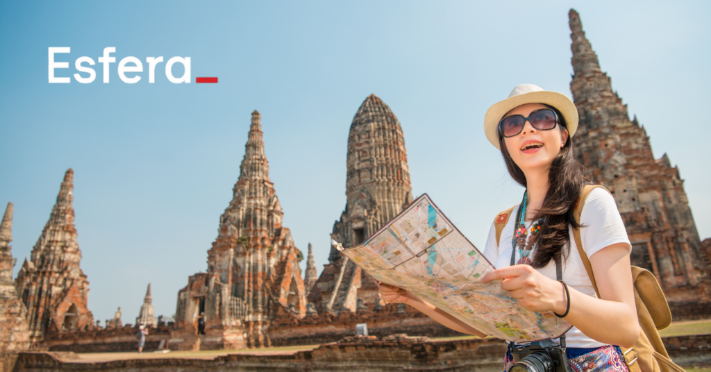 Viajantes não precisam mais esperar anos para emitir uma passagem. O programa de fidelidade Esfera, do Santander, agora permite combinar pontos com dinheiro por meio da opção Pontos + Dinheiro, completando o valor que falta com cartão de crédito ou Pix.

O processo é simples: acesse o Esfera Viagens, informe o destino e as datas, compare os voos em Pontos + Dinheiro, escolha a passagem e defina quanto pagar com pontos e quanto com dinheiro. A compra pode ser parcelada em até 12 vezes sem juros.

Com planejamento e atenção às condições de cada oferta, essa flexibilidade ajuda a viabilizar a viagem antes de acumular o saldo ideal de pontos.