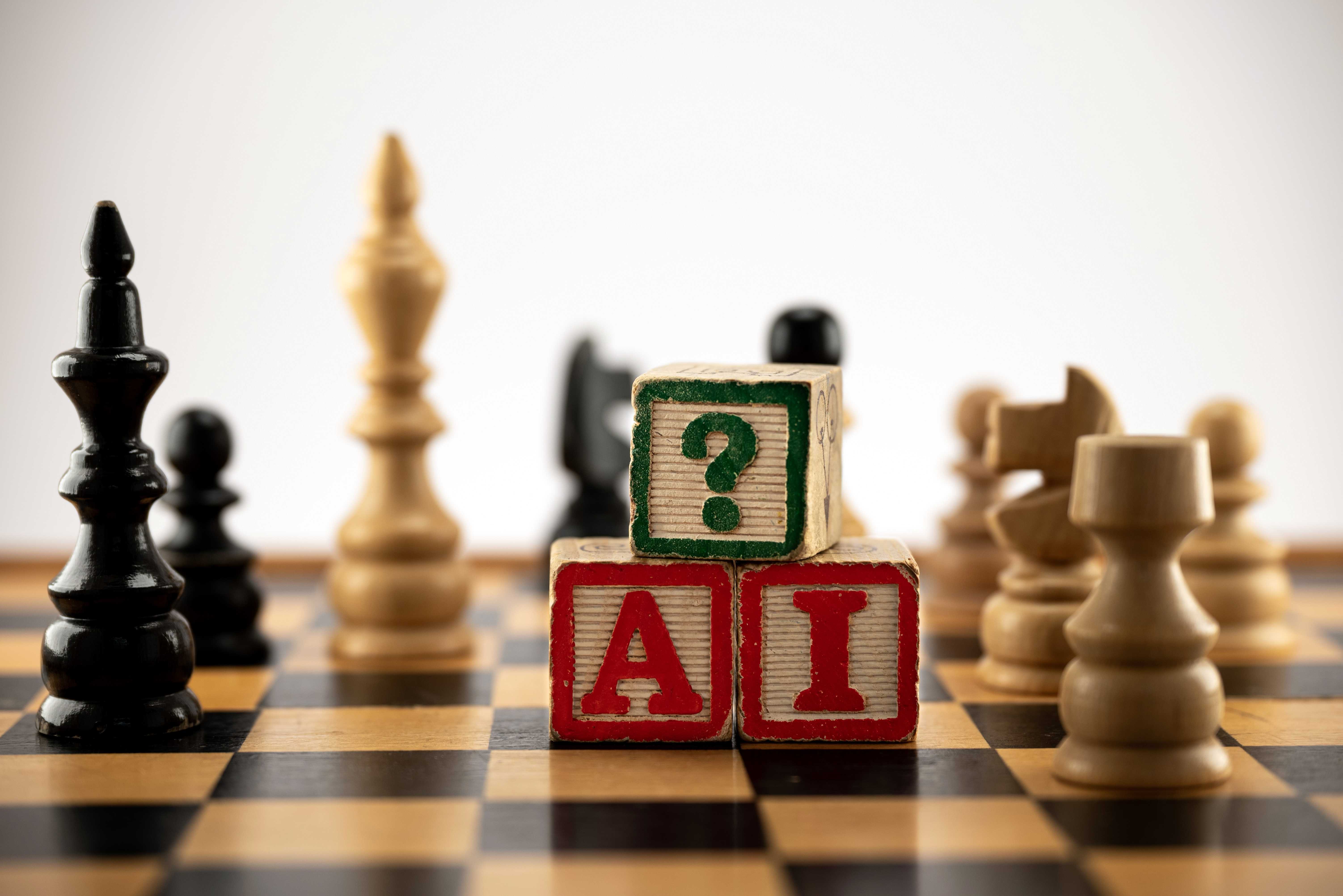 A disputa sobre a segurança da IA acabou de esquentar na Califórnia. Anthropic e OpenAI querem uma supervisão mais forte para modelos de fronteira, mas defendem planos radicalmente diferentes para parar sistemas que representam riscos catastróficos.

A Anthropic quer que o procurador-geral do estado possa pedir ordens judiciais para suspender a implantação, o uso interno ou o desenvolvimento de um modelo perigoso. A OpenAI defende uma emenda ao SB 53 que obrigue desenvolvedores a manter controles de desligamento eficazes e acioná-los quando surgirem condições inseguras.

Com a ordem executiva do governador Newsom marcando o prazo de 16 de novembro para recomendações, o debate agora gira em torno de verificação independente, relatórios de risco obrigatórios e quem realmente tem o poder de pisar no freio.