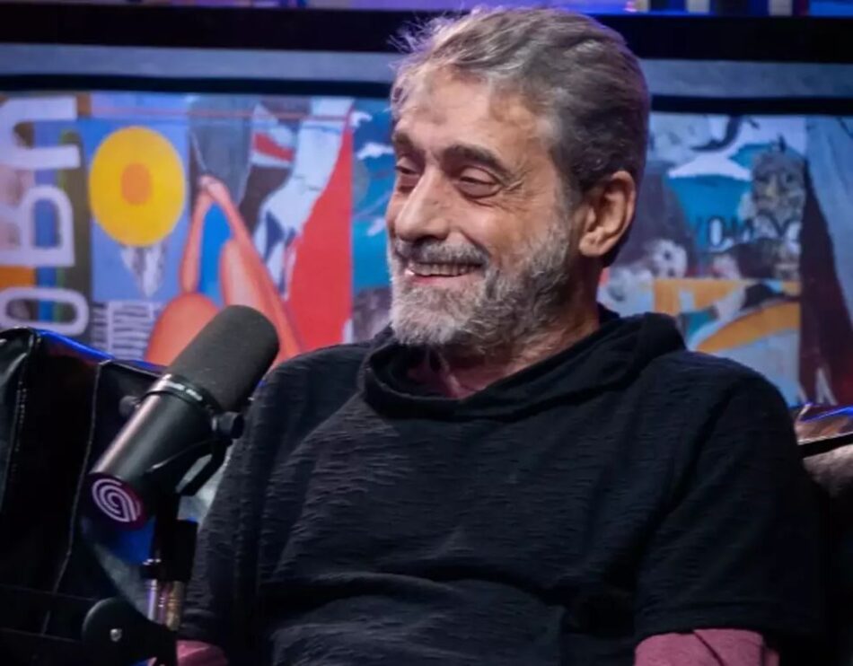 Um gigante da dublagem brasileira se despediu. Ettore Zuim morreu nesta sexta-feira (4), aos 66 anos, deixando um legado que conectou gerações de fãs entre animações, cinema e videogames. Ele foi a voz brasileira de Batman na trilogia de Christopher Nolan e também nos jogos Batman: Arkham e Injustice: Gods Among Us.

Com mais de quatro décadas de carreira, Zuim também deu vida a Hércules, da Disney, Patrick Bateman, em Psicopata Americano, ao Príncipe Encantado, de Shrek, a Ozai, de Avatar: A Lenda de Aang, e a Dracule Mihawk, de One Piece. Um trabalho que honrou a arte da dublagem e aproximou o público brasileiro de personagens inesquecíveis.

A partida de Ettore Zuim é uma perda enorme para a cultura pop e para os games, mas os personagens que ele dublou seguem vivos na memória de milhões de fãs.
