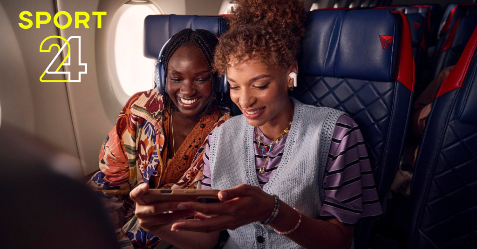 A Delta anunciou uma parceria com a Sport 24 e, a partir do outono americano, vai transmitir esportes ao vivo em voos internacionais usando o Delta Sync Wi-Fi. Passageiros com credenciais SkyMiles poderão assistir a NFL, NBA, Premier League, competições da UEFA, Fórmula 1, Grand Slam de tênis e muito mais direto do próprio dispositivo durante o voo.

A Sport 24 é o primeiro canal de esportes ao vivo criado para companhias aéreas e cruzeiros, licenciado pela IMG. Com cobertura na rede transatlântica da Delta para Europa, América Latina, Israel e África, a programação ao vivo terá como prioridade os eventos esportivos mais relevantes do momento. A novidade reforça a aposta da companhia em se tornar a aérea premium preferida dos fãs de esporte.