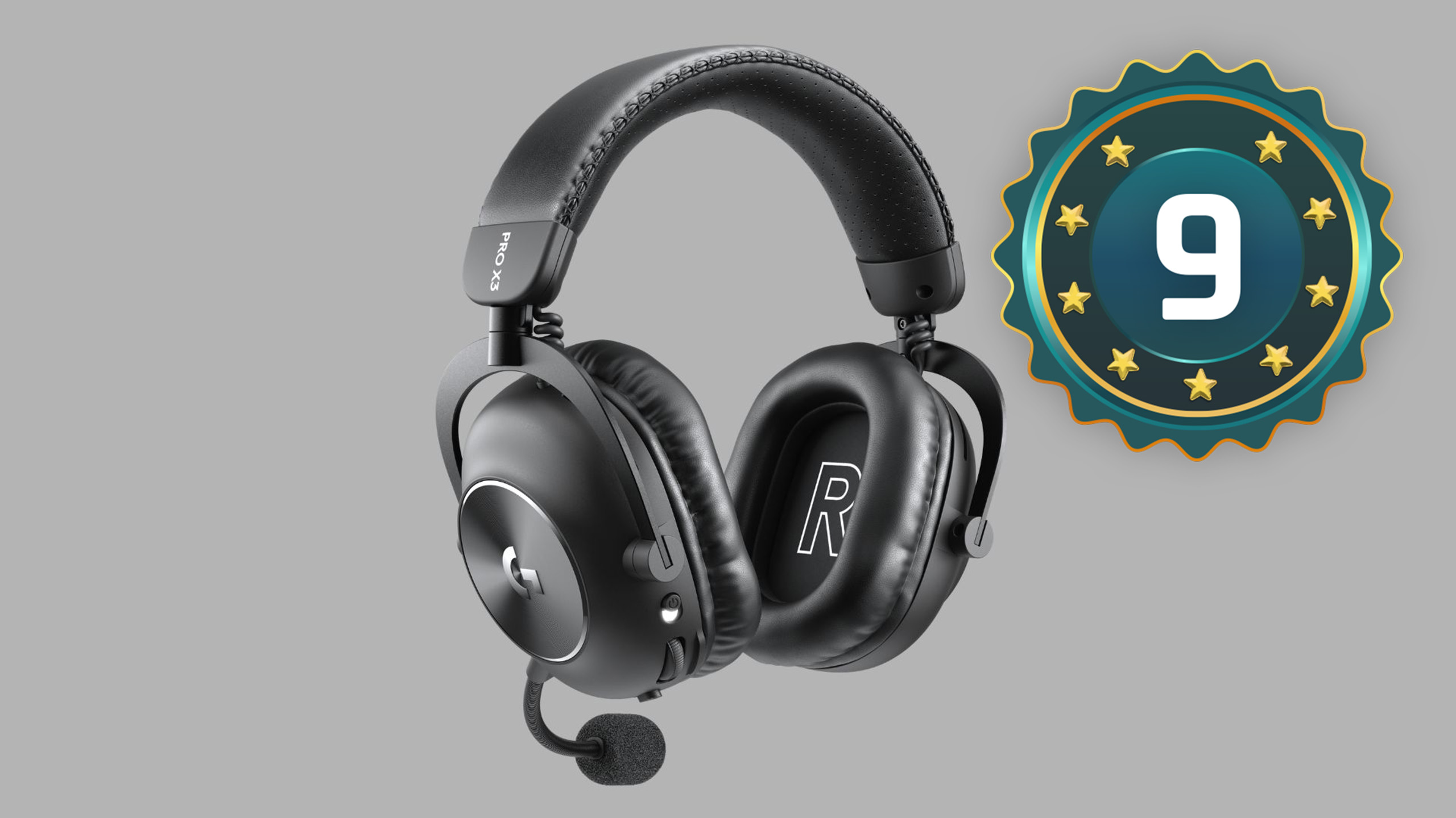 A Logitech acaba de elevar o padrão dos headsets gamer com o Pro X3 Lightspeed, um equipamento premium que une estrutura metálica resistente e leveza pensada para sessões longas. As almofadas são macias o suficiente para o uso contínuo, o ajuste fica firme sem apertar e a configuração se resume a plugar o dongle e ligar o aparelho.

O som é o grande destaque. Passos, tiros e explosões distantes chegam com clareza e separação em shooters rápidos, e o app G Hub permite alternar entre presets como Media e Bass Boost na hora. O microfone removível dá conta do chat com o time sem passar vergonha, e a bateria pediu carga apenas uma ou duas vezes por semana.

O ponto fraco fica por conta da ausência de cancelamento ativo de ruído e do preço de US$ 249,99, que coloca o modelo na faixa entusiasta. Para quem busca construção e áudio de alto nível, é um concorrente de peso que merece ser ouvido antes da compra.