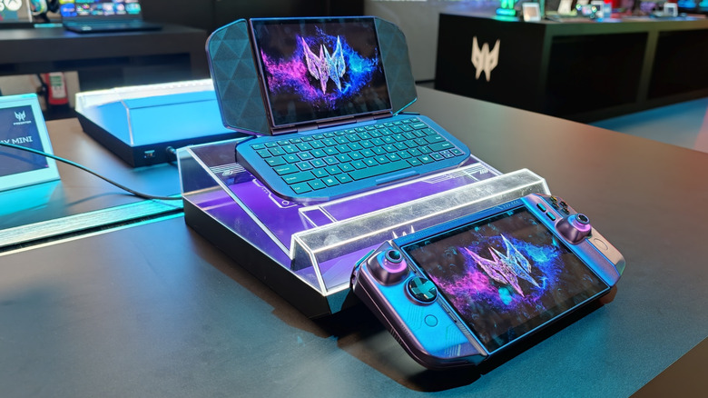 Este não é um portátil comum. O conceito Acer Project DualPlay Mini causou furor na IFA 2026 com uma tela de oito polegadas que vira, gira e encaixa: ele se transforma de um PC portátil gamer em um minilaptop usando o mesmo display.

Nossas primeiras impressões mostram controles inspirados no Xbox, cliques satisfatórios e resfriamento com ventiladores duplos, mas também um corpo espesso e pesado que coloca em dúvida o nome 'Mini'. Mesmo como protótipo, o mecanismo de transformação é tão divertido que já queremos ver essa engenharia em um produto final.