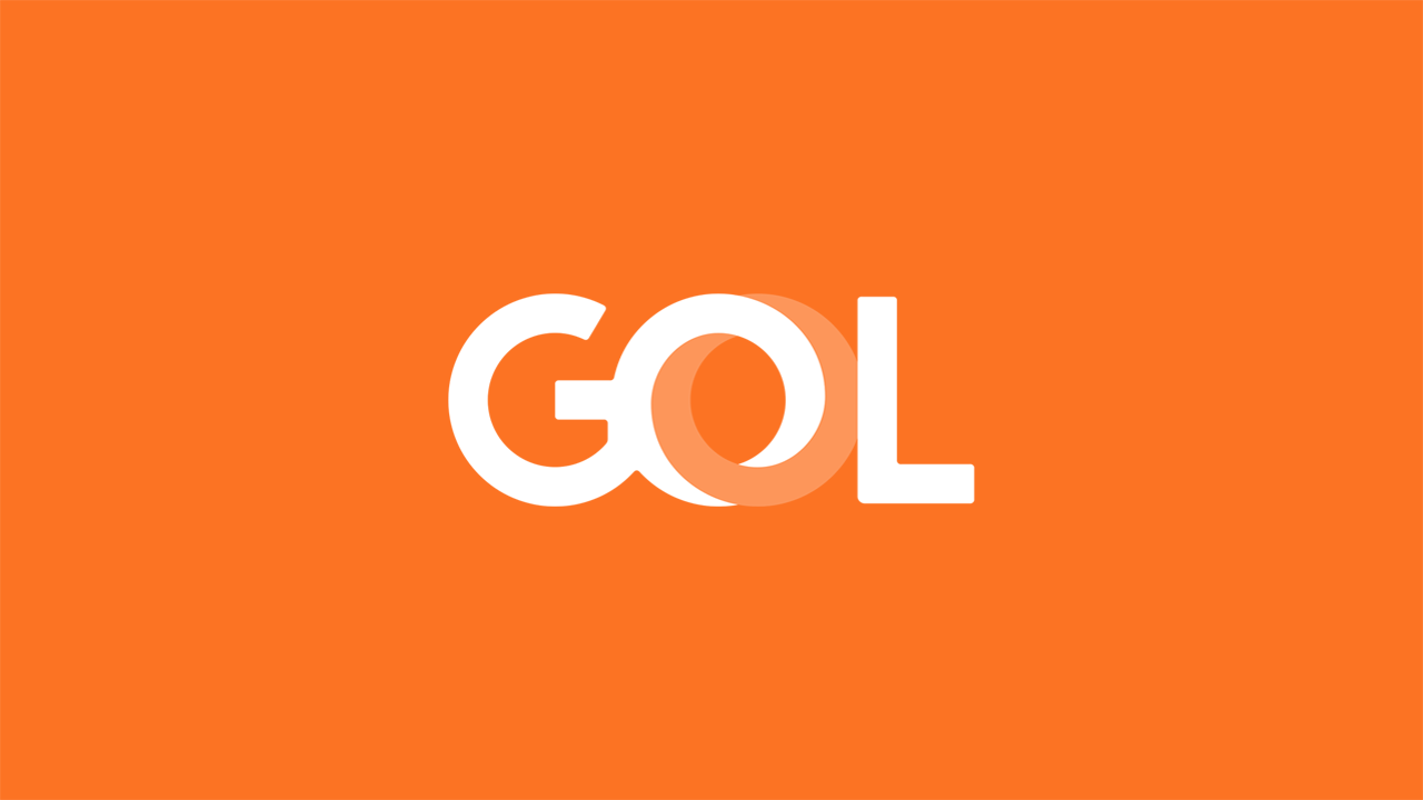 A GOL aumentou, na prática, o preço do Wi-Fi a bordo ao encerrar os pacotes Light e manter apenas as opções Max. Agora, uma hora de internet custa R$ 36 e o voo completo sai por R$ 41, sem comunicado oficial e com atendimento que não explica a mudança.

A troca de mensagens pelo WhatsApp continua gratuita, mas passageiros frequentes relatam que a conexão trava com facilidade e que muitas aeronaves estão sem antena. O contraste com o Wi-Fi gratuito da Azul e com o acesso liberado da LATAM para clientes de alto status torna a mudança ainda mais criticada.

O episódio acontece em meio à crise da GOL, com corte de rotas, aeronaves paradas e licença não remunerada para pilotos. Para quem voa, o recado é direto: o custo para ficar conectado sobe enquanto a qualidade segue instável.