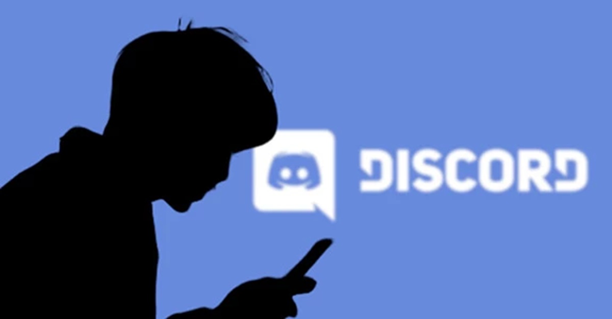 Em uma decisão histórica, a ANPD determinou que o Discord suspendesse transmissões de vídeo e compartilhamento de tela no Brasil após um caso brutal de violência contra uma adolescente dentro da plataforma. Mais do que punir, a medida coloca uma pergunta fundamental: até onde vai a responsabilidade de quem desenha a arquitetura digital?

O texto mostra que o problema vai muito além de posts isolados. De Charlottesville às redes de exploração infantil, servidores do Discord foram usados para organizar ódio, coerção e violência. Com a criptografia de ponta a ponta ativa, o desafio é garantir segurança sem destruir a privacidade de milhões de usuários.

Essa briga não é só brasileira. A decisão pode criar um precedente global sobre regulação de plataformas, criptografia e soberania digital. Quem decide os limites do poder privado no território digital? Essa história está só começando.