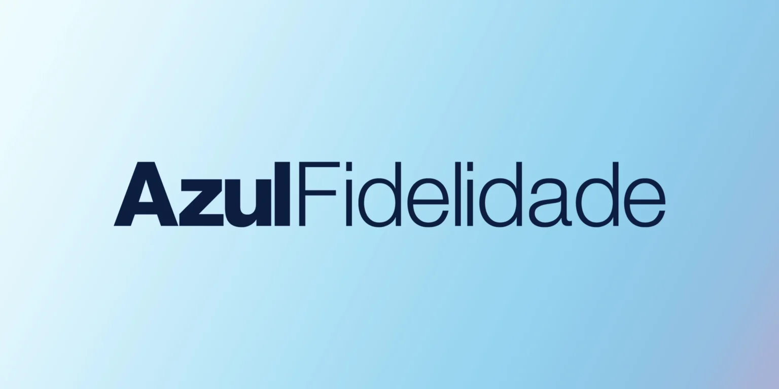 Você sabia que os pontos do Azul Fidelidade podem vencer muito antes do que você imagina? Em 2026, a validade padrão varia de 24 meses no nível básico até 60 meses no Diamante, e o novo Diamante Unique eleva essa proteção para 10 anos. Mas atenção: para alcançar esse nível, é preciso acumular 26 mil pontos qualificáveis ou gastar R$ 50 mil em passagens no ano, além de voar pelo menos 26 trechos.

O grande alerta fica para os pontos bônus de transferências promocionais, que costumam expirar em apenas 6 meses para a maioria dos clientes. A boa notícia é que quem tem cartões Itaú Azul Visa Infinite ou Itaú Azul Skyline Mastercard Black, ou é assinante do Clube Azul 10.000 ou 20.000, não perde os pontos enquanto o benefício estiver ativo. Antes de transferir, entenda as regras e evite ver seu saldo sumir.