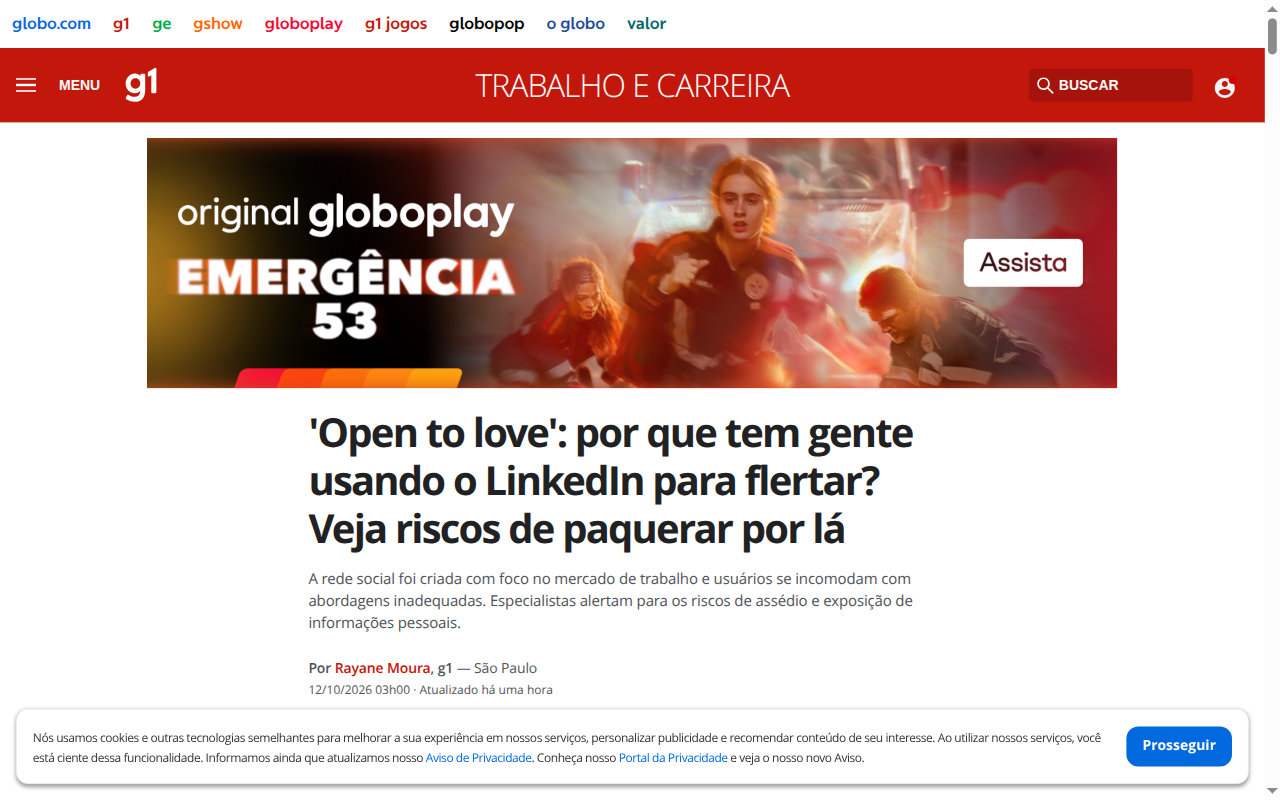 A rede profissional está sendo reaproveitada como terreno de paquera, e o debate explodiu. Uma pesquisa com mais de mil trabalhadores dos Estados Unidos mostrou que 74 por cento consideram o flerte no LinkedIn uma linha que não deveria ser cruzada, enquanto cerca de um em cada quatro acha totalmente aceitável usar a plataforma para buscar relacionamentos. Essa divisão alimenta uma conversa tensa sobre onde termina o trabalho e começa a vida pessoal.

O atrativo é fácil de entender. Aplicativos de relacionamento estão lotados de perfis falsos e informações impossíveis de verificar, enquanto o LinkedIn entrega currículo, empresa real, histórico profissional e conexões em comum. Essa credibilidade embutida faz muita gente se sentir mais segura ao mandar uma mensagem, e não faltam casos de convites profissionais que viraram relacionamentos de verdade.

O outro lado, porém, é desconfortável e muitas vezes hostil. Mulheres relatam comentários diretos sobre a aparência, números de telefone não solicitados e investidas românticas disfarçadas de networking, deixando a dúvida sobre se denunciar pode prejudicar a carreira. O LinkedIn afirma que avanços românticos e assédio violam suas políticas e orienta os usuários a denunciar, mas a plataforma segue tendo dificuldade de impor limites reais em um espaço que nunca foi feito para o desejo.
