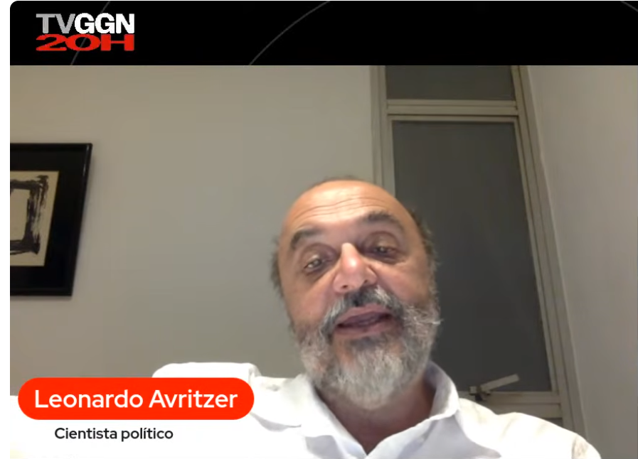 O cientista político Leonardo Avritzer criticou a entrevista de Lula no Jornal Nacional e apontou um padrão da Globo para constranger o presidente. Na avaliação dele, faltaram perguntas sobre as propostas para um quarto mandato, enquanto a cobertura focou em dívida pública e corrupção com abordagem assimétrica.

Avritzer compara os vazamentos seletivos da imprensa corporativa ao período da Lava Jato e afirma que existe controle sobre quais informações viram notícia. Uma cobertura que desinforma em vez de esclarecer o eleitor.