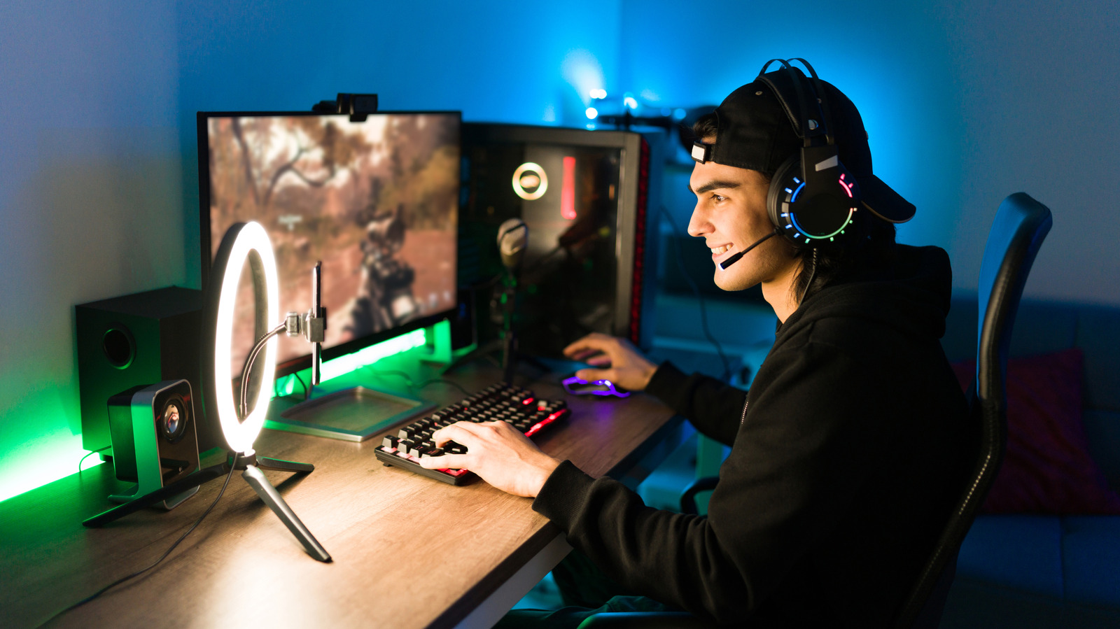 A indústria de tecnologia está cada vez mais anti-consumidor, com data centers e preços inflacionados tornando as novas GPUs inacessíveis para muitos jogadores. Mas você não precisa fazer upgrade para obter melhor desempenho da sua placa de vídeo atual.

De supersampling com IA como DLSS e FSR a ajustes simples como reduzir configurações e desativar ray tracing, há muitas maneiras de aumentar o FPS. Além disso, manutenção básica como limpar a GPU e overclocking cauteloso podem ajudar. É hora de lutar contra a obsolescência programada e aproveitar seus jogos sem quebrar o banco.