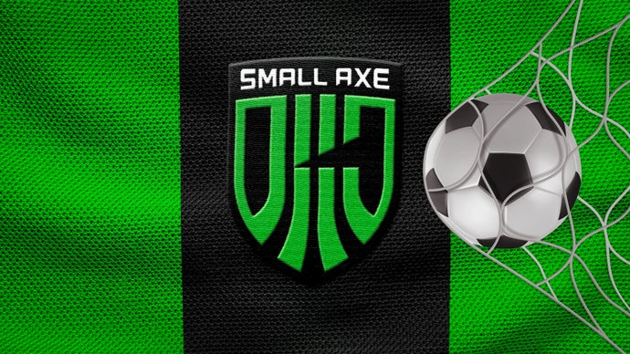 A 2K Sports acaba de apresentar a Small Axe Studios, um novo estúdio AAA em Vancouver liderado por Aaron McHardy, ex-produtor executivo da série FIFA da EA. A missão? Criar a próxima franquia esportiva blockbuster da 2K e finalmente dar ao EA Sports FC uma concorrência à altura.

Com um nome que já diz tudo — um pequeno machado pode derrubar uma árvore grande — essa jogada pode sacudir o cenário dos jogos de futebol. Se a 2K trouxer o mesmo capricho que aplicou em NBA 2K, os fãs de futebol podem ganhar um rival de peso.