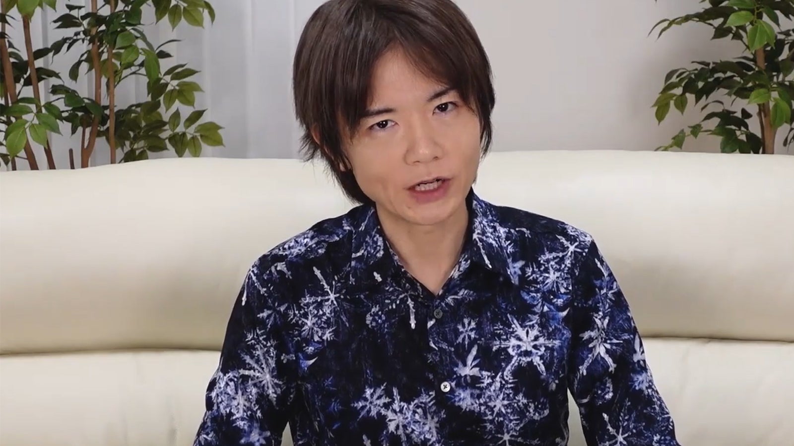 Masahiro Sakurai está rebatendo a corrida da IA nos games e alertando que a próxima onda de jogos feitos por inteligência artificial será em grande parte de “títulos não lucrativos” e imitações, não sucessos duradouros. Para ele, a IA consegue remixar o que já existe, mas não consegue imaginar a visão original por trás de clássicos como Shadow of the Colossus.

O alerta chega enquanto mods e clones de IA explodem online, ao mesmo tempo em que demissões em massa e modelos de produção “AI-first” ameaçam quem realmente faz jogos. O crescimento de verdade deveria passar por proteger desenvolvedores, financiar ideias ousadas e valorizar a criatividade humana em vez de produção barata em escala.