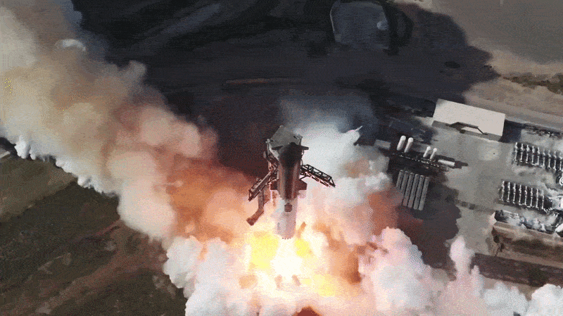 A SpaceX está se preparando para um novo e ambicioso capítulo do programa Starship. A empresa planeja realizar seu 14º voo de teste e, pela primeira vez, tentará levar o megafoguete a uma volta completa ao redor da Terra, superando a fase de voos suborbitais.

A decolagem deve ocorrer no Texas e pode incluir o lançamento de 26 satélites Starlink de nova geração, ampliando a constelação de internet via satélite. Se der certo, o voo orbital representa um avanço crucial rumo à reutilização total, ao reabastecimento no espaço e, no futuro, a missões à Lua e a Marte.

Ainda há enormes desafios técnicos pela frente, e testes anteriores terminaram em explosões. Mesmo assim, a SpaceX aposta em testes frequentes e ajustes rápidos para acelerar o caminho até operações comerciais e viagens de longo alcance.