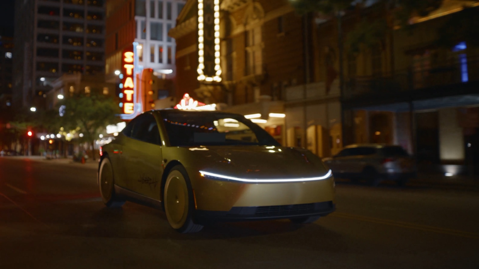 Mal deu tempo para a Tesla comemorar o lançamento dos Cybercabs em Austin: a NHTSA já abriu uma investigação para verificar se a autodeclaração de conformidade do veículo autônomo cumpre os padrões federais de segurança. O nó da questão é que um robotaxi sem volante nem pedais pode não ser legal nas regras federais atuais.

Com a Tesla dizendo que está tudo certo por conta própria, agora os investigadores querem ver os dados e a engenharia por trás do Cybercab. Esse embate pode mudar completamente a forma como carros autônomos são aprovados nos EUA.