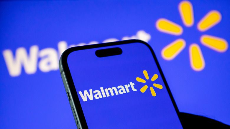 Quer economizar de verdade em um iPhone? O marketplace de recondicionados da Walmart está cheio de ofertas tentadoras, mas saber exatamente o que você está comprando faz toda a diferença. Este guia explica os níveis de condição da Walmart, de Restored Premium e Restored a seminovos e caixa aberta, para você escolher o modelo ideal para o seu bolso.

Além dos selos, o segredo é verificar o vendedor, a garantia e a política de devolução antes de finalizar a compra. Como os prazos variam de 30 a 90 dias e pode haver taxa de reposição, uma boa pesquisa evita dor de cabeça. Pronto para caçar seu próximo iPhone? Compre com inteligência e aproveite a economia.