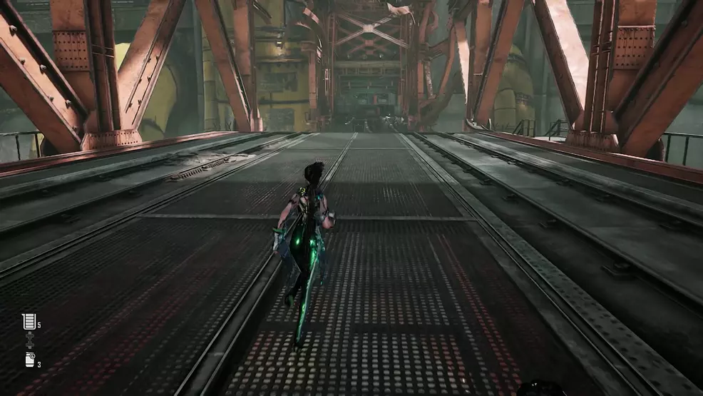 Stellar Blade no Switch 2 parece um sonho: a ação veloz da Eve rodando a 60fps no portátil. Para isso, a Shift Up combina o upscaling DLSS da Nvidia com a interpolação de quadros por software da AMD FSR 3.1, e em cenas estáticas o resultado até impressiona.

O problema aparece quando a câmera se move ou o combate esquenta. A imagem reconstruída por IA fica instável, gerando detalhes tremidos, cabelos borrados e visuais bagunçados no modo portátil. Os parries continuam responsivos, mas o port exige que o jogador aceite uma queda séria na qualidade visual para manter 60fps.

Também é difícil ignorar a recente fixação da Shift Up com IA. O videoclipe da Eve gerado por inteligência artificial foi mal recebido, e os fãs estão cobrando que experimentos não roubem o espaço dos anúncios reais do jogo. O port de Stellar Blade para o Switch 2 é ousado tecnicamente, mas pode estar custando mais do que performance.