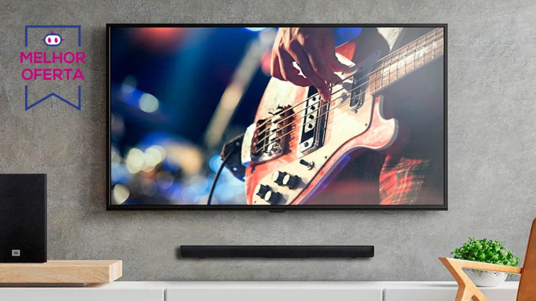 A soundbar JBL SB180 acaba de cair para R$ 749,01 no Pix na Amazon, um desconto de 49% sobre o preço original de R$ 1.469. Esse é um dos menores preços já registrados para o modelo, uma ótima chance para dar um upgrade no som da TV.

Ela entrega 110W RMS de potência total com subwoofer sem fio de 6,5 polegadas para graves mais encorpados, além de três modos de som: Cine, Music e News. A conectividade inclui HDMI ARC, USB e Bluetooth 5.3, e a caixa vem com controle remoto e pilhas.

Se você estava esperando para deixar filmes, séries e músicas com mais impacto, vale conferir essa oferta antes que ela acabe.