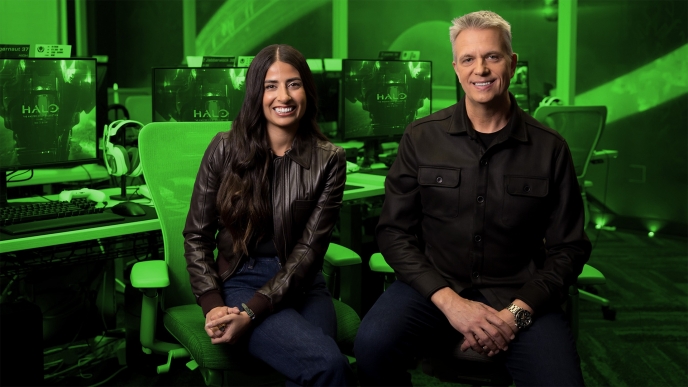 A liderança do Xbox quer que todos acreditem que está tudo bem: The Elder Scrolls 6 está vindo, Fallout está em desenvolvimento e Minecraft receberá investimentos pesados. Mas por trás do discurso otimista, 2026 tem sido marcado por demissões em massa, estúdios enfraquecidos e desenvolvedores descartados depois de entregarem vitórias críticas e comerciais.

Os trabalhadores já não aguentam mais. Na QuakeCon, desenvolvedores demitidos da id Software compartilharam suas histórias e até inflaram um rato gigante em frente à Bethesda enquanto executivos faziam promessas otimistas a poucos metros dali. A mensagem é clara: nenhum discurso corporativo consegue esconder o dano causado às pessoas que fazem os jogos.

O Xbox pode querer que os números só subam, mas tratar equipes talentosas como ativos descartáveis é uma traição à base criativa da indústria. Palavras são baratas; quem faz a mágica merece mais.