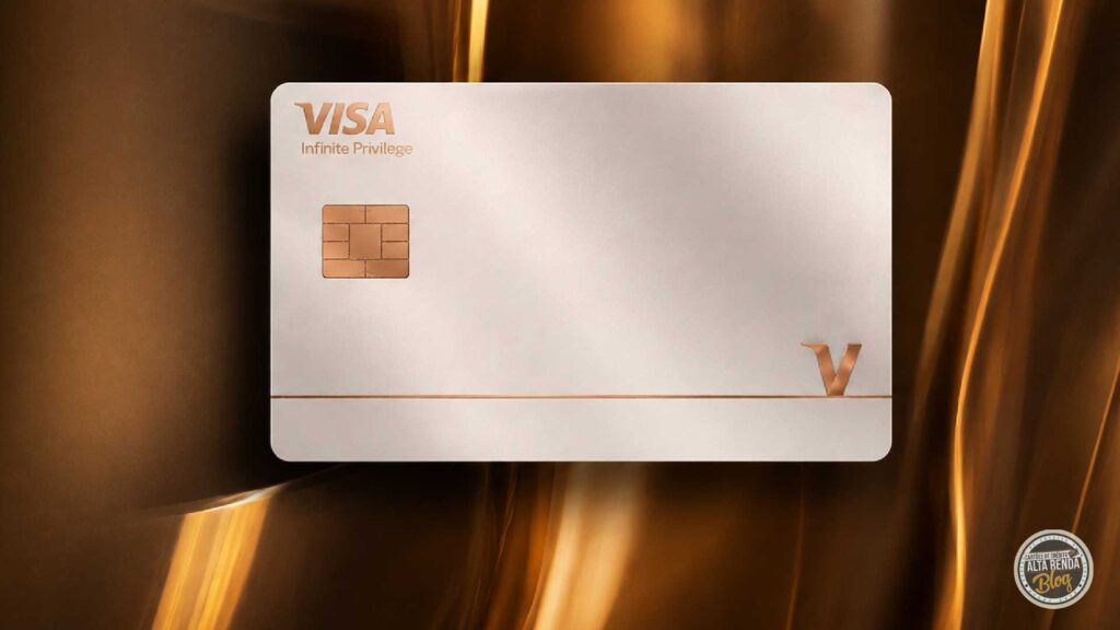 A Visa acaba de confirmar uma grande mudança no seu segmento de cartões de altíssima renda. O Visa Infinite Privilege não está sendo descontinuado — ele está sendo reposicionado globalmente como Visa Infinite Private, alinhando o Brasil à nova hierarquia premium internacional da marca.

Quem já é portador continua com todos os benefícios, incluindo Lifestyle Manager, seguro viagem e acesso a salas VIP. A mudança é apenas estratégica, parte da nova estrutura de três camadas da Visa: Infinite, Infinite Privilege e Infinite Private.

O acesso segue exclusivo e por convite, via relacionamento com bancos private. Se você já tem o cartão, não precisa fazer nada — o banco vai atualizar o nome gradualmente. Na prática, o produto ganha ainda mais força no cenário global, sem perda de benefícios.
