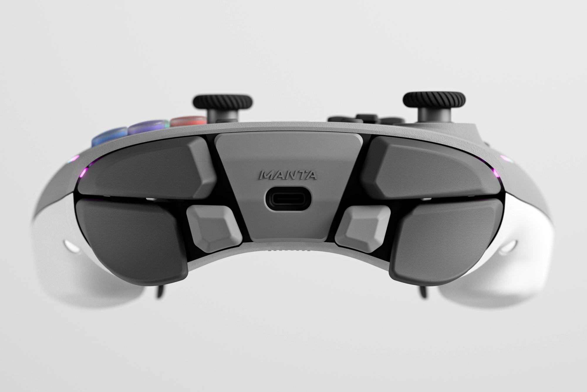 A Genki acaba de apresentar o Manta, seu primeiro controle totalmente original, e ele é uma verdadeira central de personalização. Uma tela LCD de 2,9 polegadas fica bem na frente do controle, dando acesso direto a perfis, remapeamento, macros, modos de gatilho, sensibilidade dos thumbsticks e intensidade da vibração sem sair do jogo. Os botões frontais analógicos também podem ser ajustados para responder em diferentes profundidades.

Por dentro, o Manta usa um Raspberry Pi RP2350 e funciona com Bluetooth, 2.4GHz ou cabo USB-C. Ele ainda traz thumbsticks TMR resistentes a drift, bateria substituível de 2.600 mAh e botões extras programáveis na parte de trás e nos ombros. Os primeiros apoiadores do Kickstarter garantem o controle por US$ 189, antes do preço final de US$ 279. Para quem quer controle total, este é o gamepad.