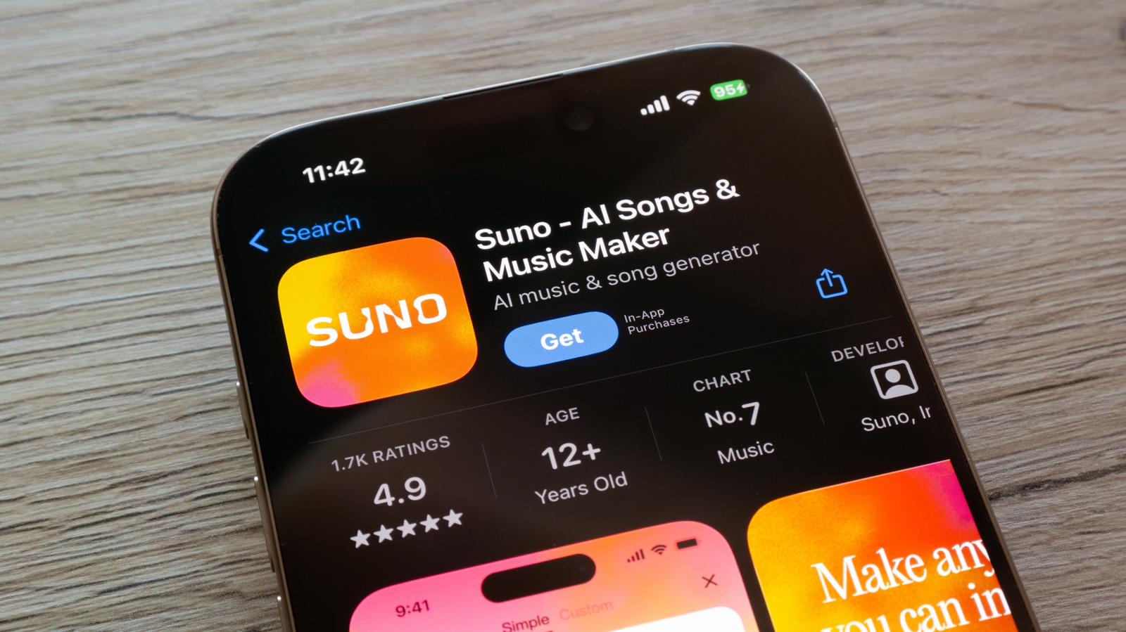 A indústria da música acaba de soltar uma bomba jurídica que pode redefinir como a IA é construída. A Sony Music Entertainment e a Universal Music Group estão levando o gerador de música por IA Suno de volta aos tribunais, alegando que seus novos modelos v6 ainda foram treinados com gravações protegidas por direitos autorais sem autorização.

As gravadoras afirmam que a Suno se apoiou discretamente em "interações" de modelos anteriores, que segundo elas foram construídos copiando o trabalho dos artistas. Isso pode significar violação de pelo menos 60.202 gravações sonoras, somando cerca de US$ 9 bilhões em indenizações, além de multas por supostamente raspar músicas do YouTube. A Suno rebate dizendo que as acusações são "fundamentalmente falhas" e cita seus acordos de licenciamento com a Warner Music Group e a BMG.

Tirando o discurso corporativo, a história real é simples: os criadores querem ser pagos quando as máquinas aprendem com o trabalho deles. Enquanto a IA avança sem freios, essa briga só fica mais alta, e todo artista, gravadora e desenvolvedor está de olho no desfecho.