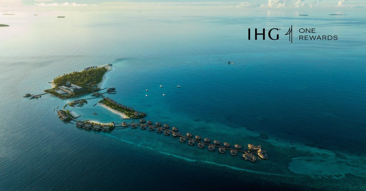 O IHG Rewards transformou uma simples compra de pontos em uma oportunidade e de verdade. Por tempo limitado, clientes selecionados podem receber até 100% de bônus ao comprar a partir de 5.000 pontos, com limite de 300.000 pontos durante a campanha.

Fazendo as contas, o valor salta: ao comprar o teto de 300.000 pontos, você pode receber até 600.000 pontos na conta, e a oferta segue válida até 5 de outubro. Os pontos caem em cerca de 72 horas e ainda podem ser comprados de presente para outra pessoa, o que deixa tudo mais flexível para quem quer montar a próxima viagem.

A economia aparece rápido. Uma diária no InterContinental Sao Paulo por 33.000 pontos sai cerca de 21% mais barata que a tarifa em dinheiro, e quem viaja para fora pode render ainda mais com uma conta global como a Nomad usando o código TWUSX2GB7T. Só fique atento: os pontos comprados não contam para o status Elite.