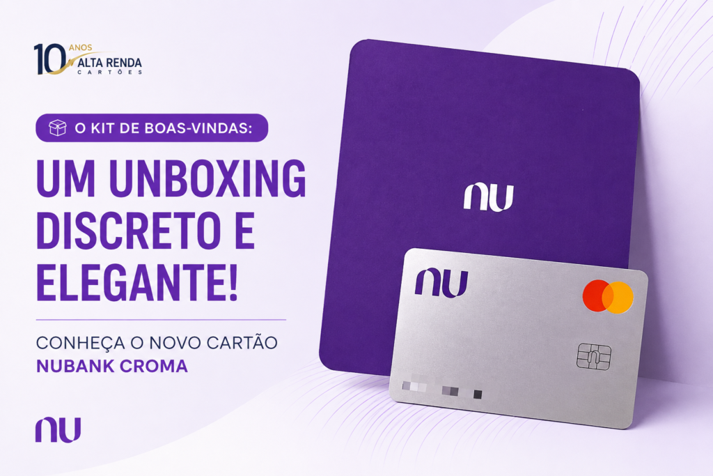 O novo cartão Nubank Croma chega para surpreender com um acabamento cinza cromado elegante, deixando de lado o visual roxo tradicional. A experiência de unboxing também ficou mais sofisticada, com uma carta discreta e envelope aveludado, além de um design minimalista na frente com nome, logo sutil da Nubank e a bandeira Mastercard Platinum.

Além do visual, o Croma entrega vantagens reais: 0,8% de cashback em todas as compras no crédito, 5% de cashback em assinaturas digitais como streaming, delivery e mobilidade, e pontos que podem ser transferidos para LATAM Pass, Smiles e Azul.

O pacote ainda inclui rendimento de 120% do CDI na Caixinha Turbo, desconto de até 80% na HBO Max, seis meses grátis no NuCel para novos clientes e NuTag sem mensalidade. Uma opção interessante para quem quer mais retorno no dia a dia.