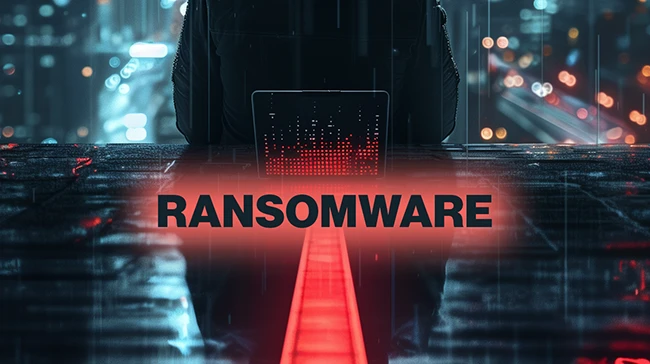 A operação de ransomware Medusa já atingiu mais de 500 organizações em setores de infraestrutura crítica, de acordo com um novo alerta conjunto do FBI, da CISA e do Departamento de Saúde e Serviços Humanos dos EUA. Desde que surgiu em 2021, o grupo evoluiu para um modelo de ransomware como serviço, recrutando afiliados para atacar saúde, defesa, indústria, governo, TI e serviços financeiros.

Os afiliados do Medusa agem rápido, explorando vulnerabilidades recém-divulgadas em até 24 horas e usando ferramentas comuns como PowerShell e Mimikatz para se movimentar pelas redes. Com dupla extorsão e um site de vazamento que pressiona as vítimas com contagens regressivas, as agências recomendam corrigir sistemas expostos, segmentar redes e não pagar resgates.