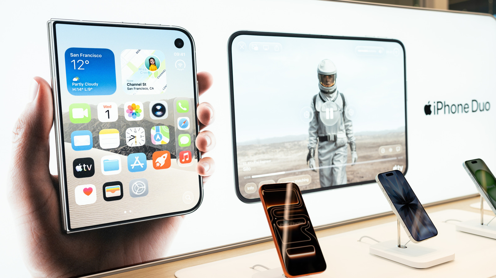 O primeiro dobrável da Apple, o iPhone Duo, chegou, e os fabricantes Android já têm respostas à altura. Uma nova comparação coloca o Samsung Galaxy Z Fold 8, o Google Pixel 11 Pro Fold, o Motorola Razr Fold e até o Xiaomi 18 Fold lado a lado para descobrir qual é o equivalente mais próximo em tamanho de tela, câmeras, durabilidade, bateria e preço.

O Galaxy Z Fold 8 aparece como o rival mais próximo no geral, com tela interna de 7,6 polegadas e duas câmeras traseiras de 50MP, enquanto o Pixel 11 Pro Fold iguala a certificação IP68 da Apple e o Razr Fold aposta em bateria maior. Com preços iniciais em torno de US$ 1.899,99, o mercado Android de dobráveis deixa o Duo de US$ 1.999,99 menos imbatível.