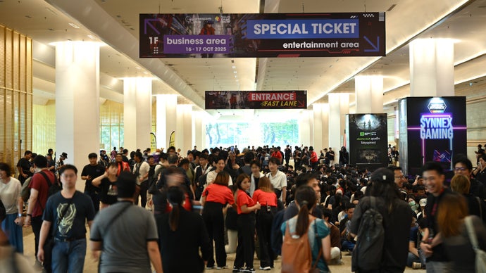 Gamescom Asia x Thailand Game Show volta a Bangkok com recorde de público internacional e área de exposição maior, recebendo visitantes de 29 países e 20 pavilhões nacionais. O evento quer superar os 206 mil participantes do ano passado e se firmar como ponte entre publishers globais e o mercado de games do Sudeste Asiático, um dos que mais crescem no mundo.

O formato ampliado combina networking de negócios, pitching de estúdios indie e a energia do público, com nomes como PlayStation, Nintendo, Capcom, Bandai Namco e Sega na lista. A organização também dá destaque a desenvolvedores locais, abrindo espaço para que estúdios do Sul da Ásia apresentem seus projetos a publishers e investidores sem precisar viajar para fora da região.