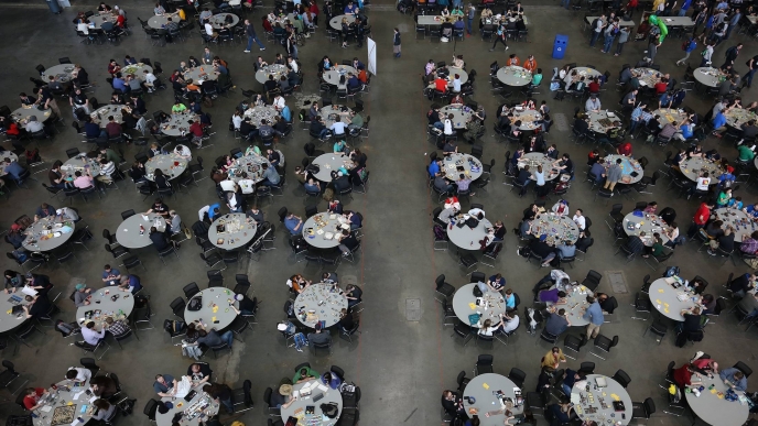O PAX Unplugged está se expandindo! A amada feira de jogos de tabuleiro, cards e board games vai desembarcar em Houston, Texas, entre 25 e 27 de junho de 2027, no George R. Brown Convention Center. Prepare-se para painéis, torneios, expositores e uma grande celebração dos jogos analógicos no sul dos Estados Unidos.

A nova edição no Texas se junta ao evento anual de Filadélfia e promete se tornar um grande ponto de encontro para fãs de jogos de mesa de todo o continente. Marque na agenda, prepare os dados e comece a planejar sua viagem — PAX Unplugged Houston será um evento imperdível para fãs de board games.