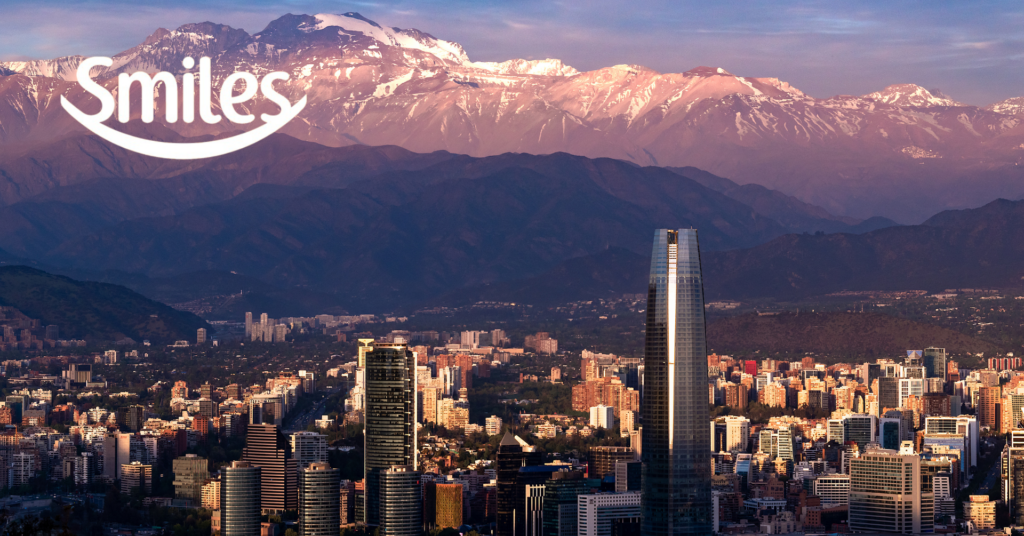 Planejando a proxima viagem mas ainda em duvida sobre o destino? Selecionamos cinco resgates de voos internacionais a partir de 31.000 milhas Smiles por trecho, saindo de aeroportos e indo para destinos bem variados. Tem opcao para quase todo orcamento e roteiro.

Entre os destaques estao Montevideu x Rio de Janeiro por 31.000 milhas e R$392,59 de taxas, e Sao Paulo x Santiago por 32.200 milhas com taxas de apenas R$68,61. Buenos Aires x Fortaleza, Belem x Miami e Sao Paulo x Buenos Aires completam a lista para voce escolher o destino que combina com seus planos.

Quer render ainda mais o orcamento? Contas globais e ferramentas de cambio como a Nomad (codigo TWUSX2GB7T) e a Wise ajudam a segurar e converter dinheiro no exterior sem taxas abusivas, deixando mais grana para aproveitar a viagem em vez de perder no spread.