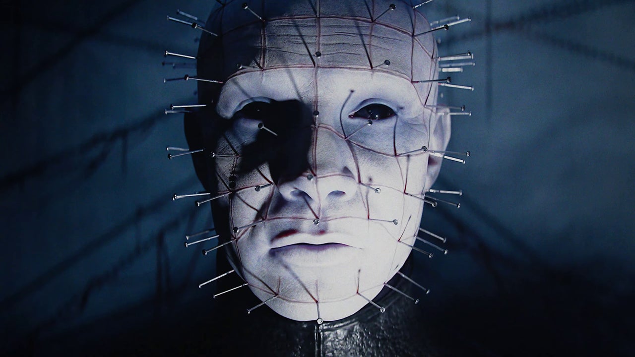 O CEO da Saber Interactive, Matthew Karch, afirma que Clive Barker's Hellraiser: Revival está indo extremamente bem no PC e nos consoles, transformando o horror explícito e os banimentos de streamers em prova de que visões criativas ousadas e sem censura ainda podem se destacar.

Karch defende que IPs estabelecidas e desenvolvimento AA com orçamento controlado são um caminho mais inteligente do que produções AAA infladas. É uma rara admissão de que o gasto bilionário sem fim é insustentável, mas a indústria ainda precisa encarar sua rotina de demissões em massa e fechamentos de estúdios movidos por lucro em vez de tratar desenvolvedores como descartáveis.

Com avaliação muito positiva no Steam e mais lançamentos da Saber prometidos para as próximas semanas, Hellraiser: Revival reforça a força dos jogos de médio porte que assumem riscos, respeitam seus criadores e entregam algo genuinamente perturbador aos jogadores.