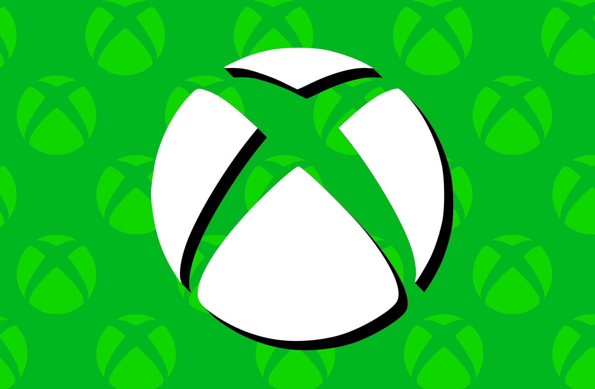 Alerta de jogada corporativa: a Microsoft está reduzindo drasticamente o Xbox Cloud Gaming, cortando assinantes Ultimate para apenas 15 horas por mês, Premium para 10 e Essential para meras 5. Depois de um ano vendendo o cloud gaming ilimitado como um grande benefício do Game Pass, a empresa agora aperta o cerco sobre os jogadores que adotaram o recurso.

A desculpa oficial? O custo do cloud gaming cresce conforme mais gente usa. Mas isso tem cara de novo golpe de assinatura: primeiro te viciam no serviço, depois te obrigam a pagar por pacotes extras de horas para continuar jogando além dos novos limites. A mudança chega junto com a abertura do acesso pay-as-you-go para quem não é assinante, deixando claro que o objetivo é monetizar, não melhorar a experiência do jogador.

Quem depende do streaming para testar jogos ou jogar fora de casa é quem mais sofre. Mais um lembrete do que acontece quando poucas corporações controlam os jogos que amamos e mudam as regras sempre que o lucro pede.