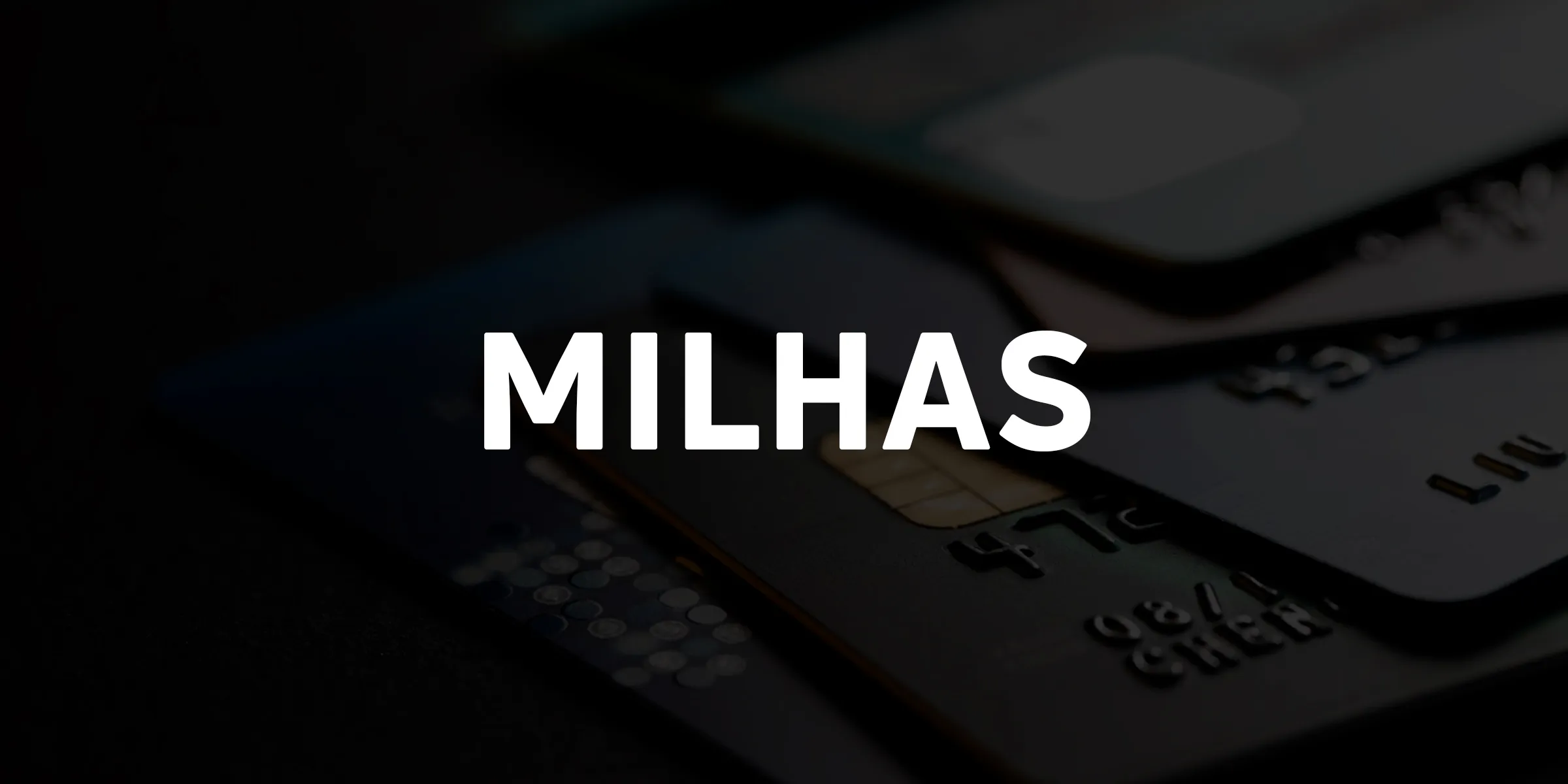 Os programas de fidelidade das principais companhias aéreas nacionais mudaram o jogo das transferências bonificadas. Azul Fidelidade, Smiles e LATAM Pass reduziram os percentuais e passaram a restringir os maiores bônus a assinantes antigos, planos mais caros e categorias elevadas, enquanto a compra de pontos ganhou cada vez mais espaço nas estratégias dos viajantes.

A boa notícia é que ainda dá para tirar proveito das campanhas. Comparar o custo da emissão em diferentes programas, avaliar os bônus disponíveis para o seu perfil e combinar transferências com compras estratégicas de pontos pode garantir passagens muito mais baratas. A melhor promoção não é a de maior percentual, mas a que entrega o menor custo final para a viagem que você planeja.