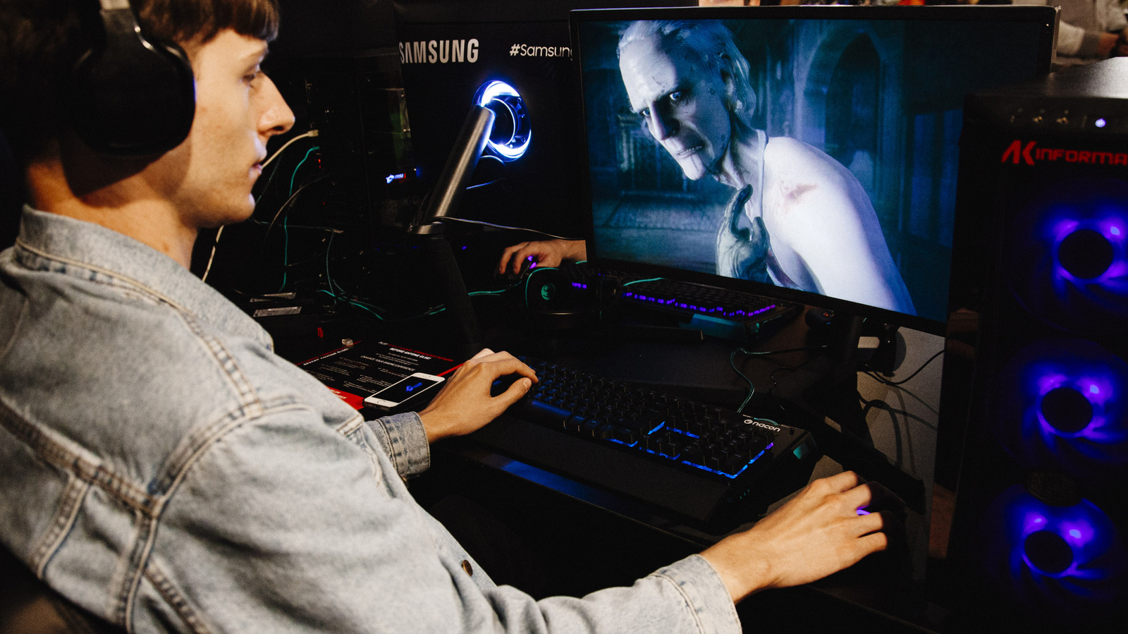 Acha que quanto mais FPS, melhor? Nem sempre. Limitar a taxa de quadros pode reduzir a carga da GPU, diminuir o screen tearing e manter o desempenho muito mais estável, especialmente com V-Sync e uma tela com VRR.

O Engadget explica quando o limite de FPS faz sentido e como ajustá-lo pelas ferramentas da NVIDIA, da AMD ou do próprio jogo. O ideal costuma ser alguns quadros abaixo da taxa máxima do monitor, garantindo movimento mais suave sem perder a responsividade que você realmente percebe.