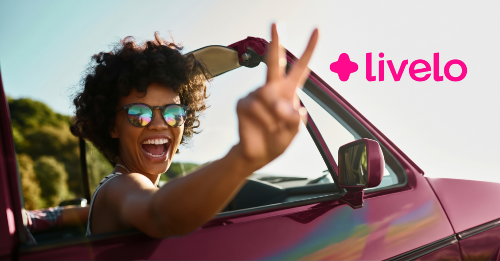 O Clube Livelo foi reformulado: de seis opções, agora são três planos — Essencial, Especial e Premium. A ideia é deixar a escolha mais clara para quem está começando a juntar pontos ou para quem já movimenta saldos maiores em viagens, compras e experiências.

O Essencial começa em R$ 49,90 por mês com 1.000 pontos mensais. O Especial sobe para 5.000 pontos por mês e mais flexibilidade de transferência para LATAM Pass, Azul Fidelidade e Smiles. O Premium entrega 20.000 pontos mensais, bônus por tempo de casa e dois transfers anuais para o aeroporto via Uber, no valor de R$ 200.