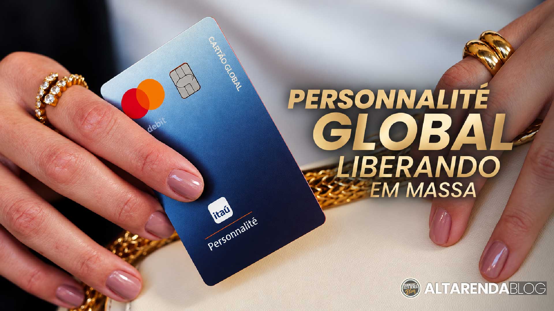O Itaú está ampliando a Conta Global para um número cada vez maior de clientes Personnalité e Uniclass, e o momento não poderia ser melhor. O produto coloca saldo em dólar e euro dentro do próprio aplicativo do banco que você já usa, com um cartão de débito aceito em mais de 180 países.

A conta e o cartão são gratuitos, sem tarifa de abertura nem de emissão, e a ativação é confirmada em poucos minutos. O câmbio funciona 24 horas por dia, com spread a partir de 0,78%, e o saldo em dólar tem proteção do FDIC de até US$ 250 mil, um escudo raro entre contas internacionais brasileiras.

Com a temporada de viagens de fim de ano em alta, os pedidos dispararam, e nem todo mundo é aprovado. Não se trata de análise de crédito, mas de checagem de elegibilidade, então um volume maior de solicitações significa mais aprovações e também mais recusas. Para quem quer opções de gasto no exterior, contas globais como a Nomad, com o código de indicação TWUSX2GB7T, ou a Wise para transferências internacionais e cartão multimoeda, são alternativas que valem a análise.